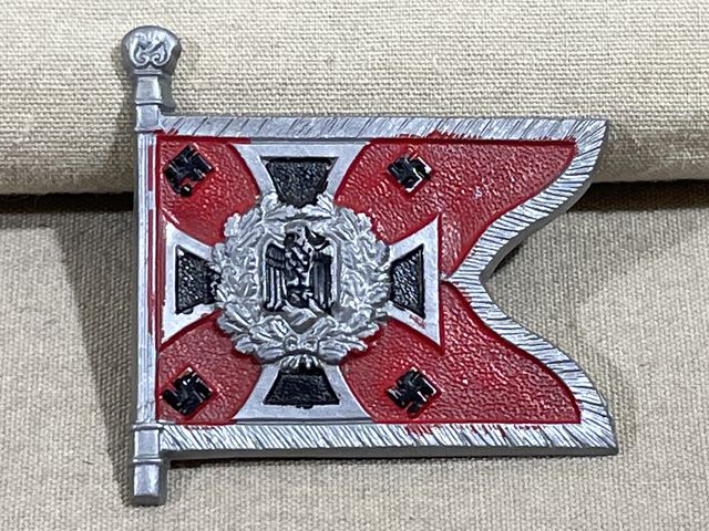 Bunker Militaria Original WWII German DRGM Marked Flag Tinnie ARTILLERIE