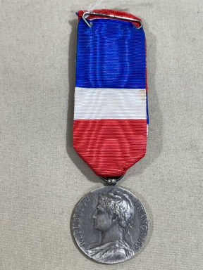 Original 1955 French Republique Francaise Ministere Du Travail Medal, NAMED