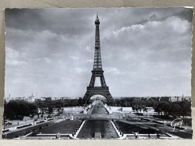 Original WWII Era French Architecture Postcard, Paris et ses Merveilles La tour Eiffel